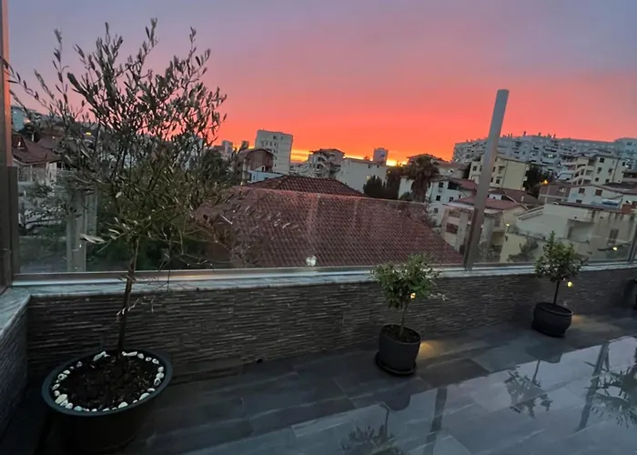 Terrace Escape Τίρανα